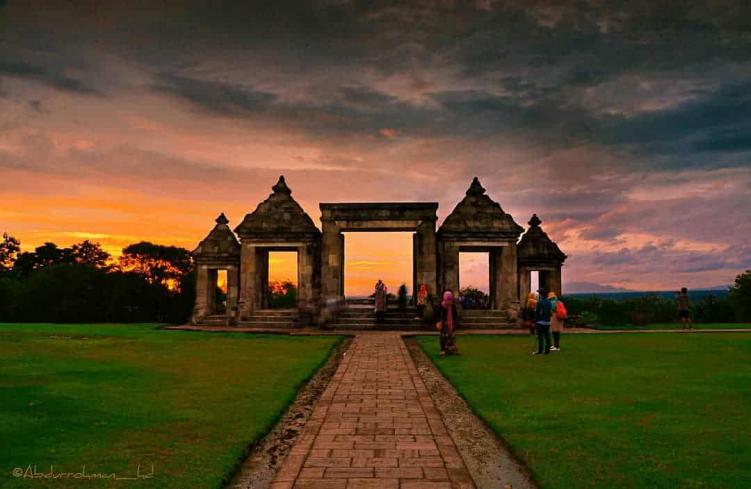 Dibalik Indahnya Candi Ratu Boko